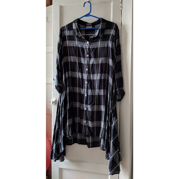 Closet clear out price 1 day only! Tulip Button Down Tunic Dress with pockets! - Picture 2 of 5
